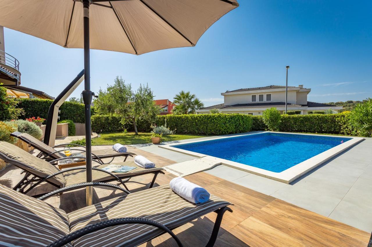Lovely Istrian With A Private Swimming Pool And A Charming Garden Apartmán *